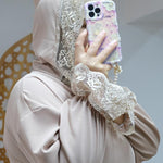 عباية رونق فخامة الكريب ولمسة دانتيل لأناقة راقية – Abaya 2025 en – Boutique Nazlyshop