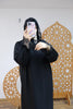 عباية رونق فخامة الكريب ولمسة دانتيل لأناقة راقية – Abaya 2025 en – Boutique Nazlyshop