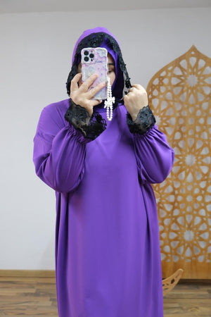 عباية رونق فخامة الكريب ولمسة دانتيل لأناقة راقية – Abaya 2025 en – Boutique Nazlyshop